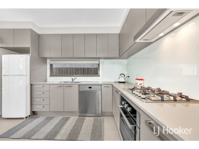 2 Hinterland Close, Lynbrook VIC 3975
