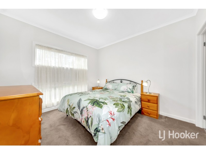 2 Hinterland Close, Lynbrook VIC 3975