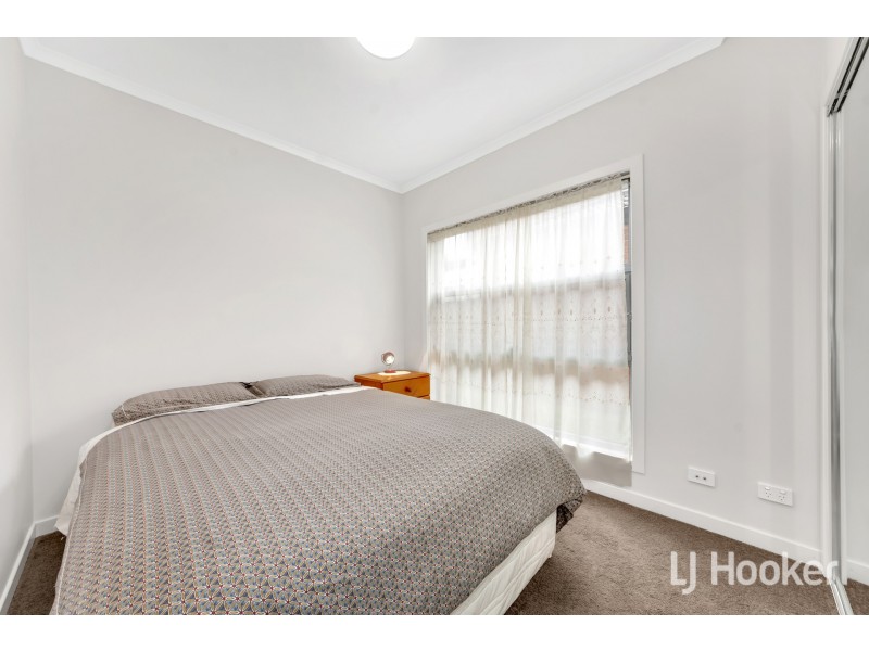 2 Hinterland Close, Lynbrook VIC 3975