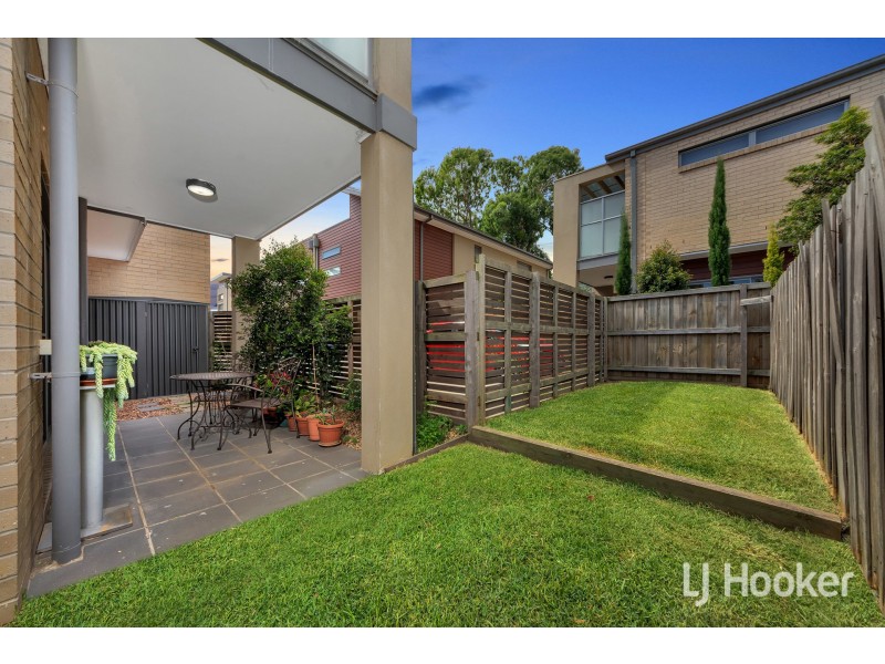 2 Hinterland Close, Lynbrook VIC 3975