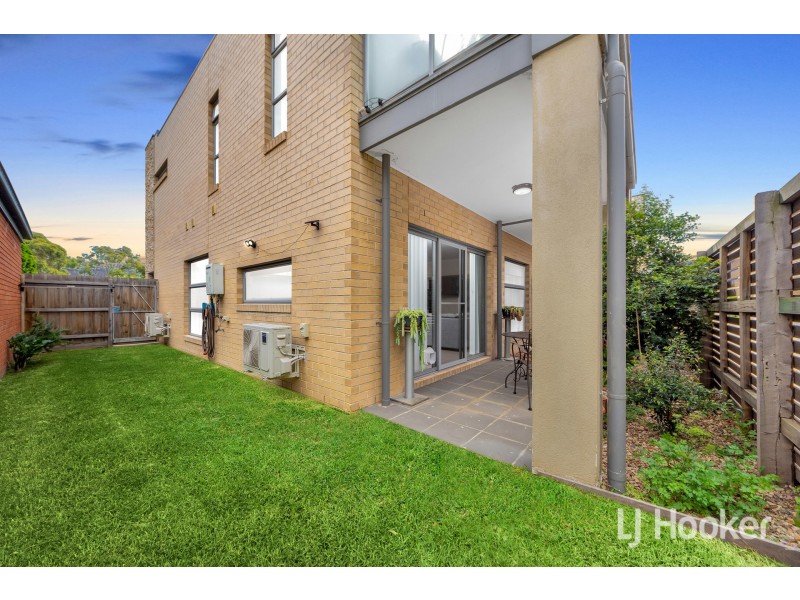 2 Hinterland Close, Lynbrook VIC 3975