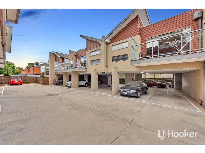 2 Hinterland Close, Lynbrook VIC 3975