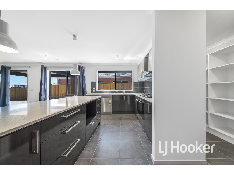 15 Candice Grove, Cranbourne VIC 3977