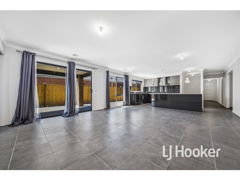 15 Candice Grove, Cranbourne VIC 3977
