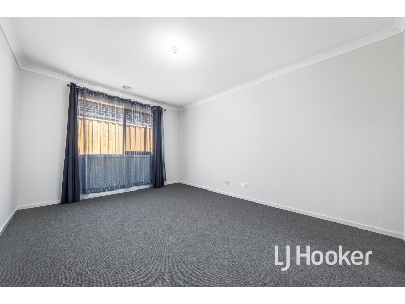 15 Candice Grove, Cranbourne VIC 3977