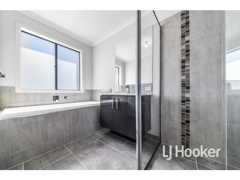 15 Candice Grove, Cranbourne VIC 3977