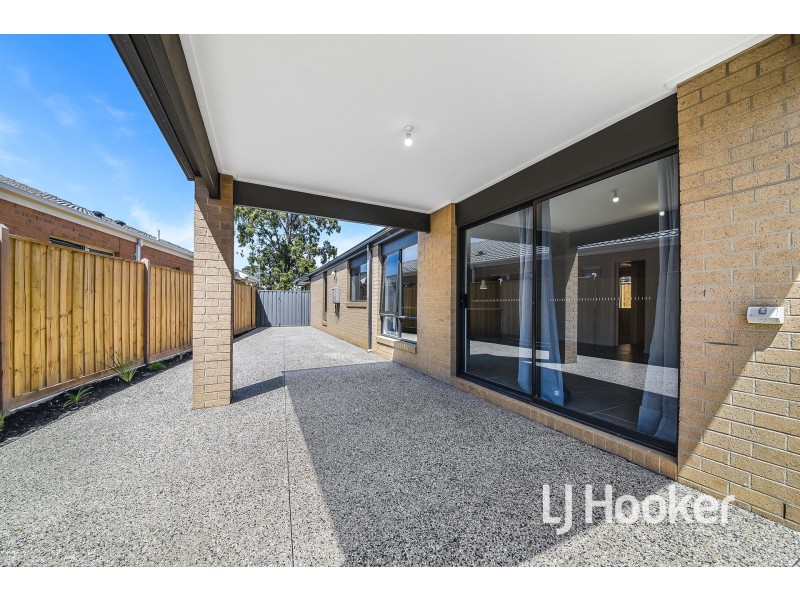 15 Candice Grove, Cranbourne VIC 3977
