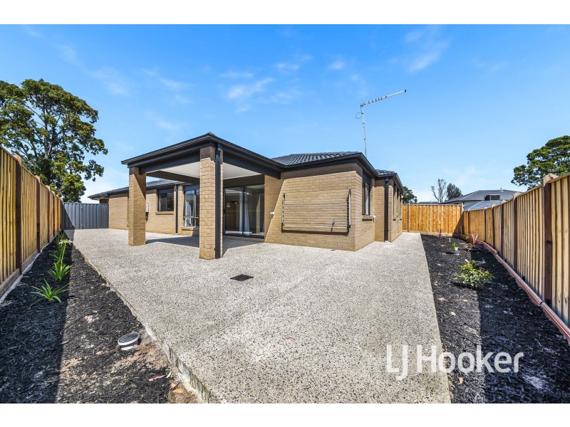 15 Candice Grove, Cranbourne VIC 3977