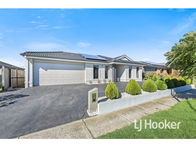 24 Stoneleigh Road, Cranbourne North VIC 3977
