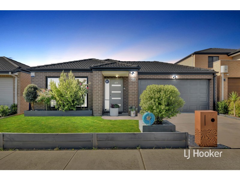 25 Yearling Crescent, Clyde North VIC 3978