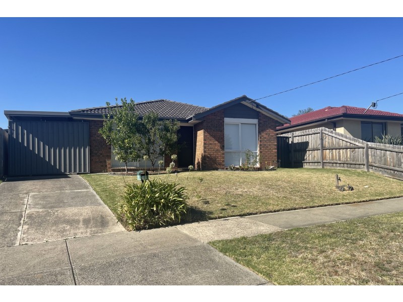 64 Edeys Run, Hampton Park VIC 3976