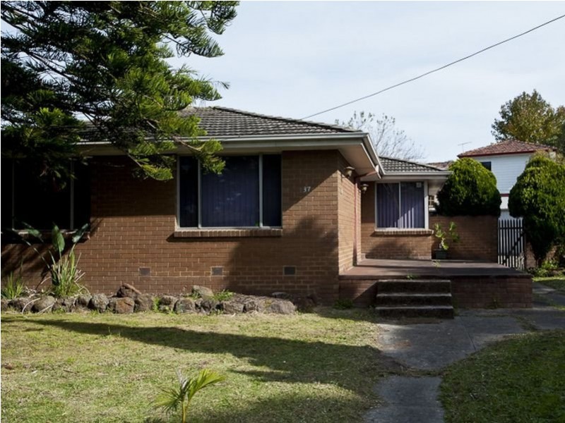 37 Winnima Avenue, Hampton Park VIC 3976