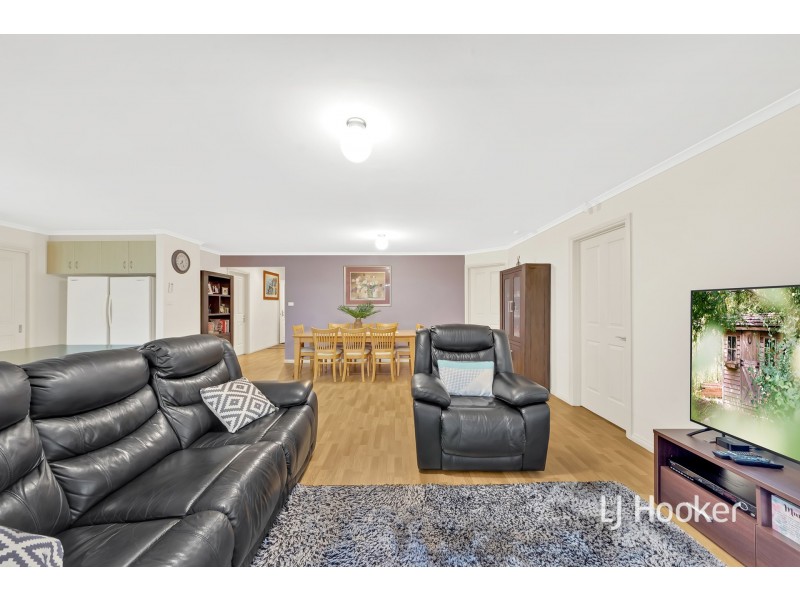 19 Pownceby Court, Pakenham VIC 3810