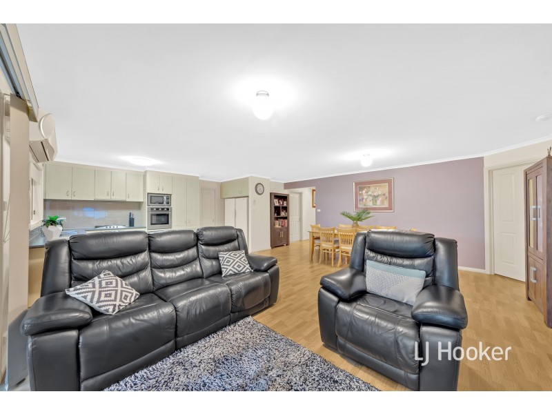 19 Pownceby Court, Pakenham VIC 3810