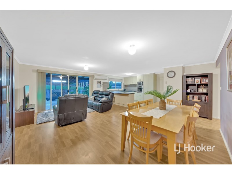 19 Pownceby Court, Pakenham VIC 3810