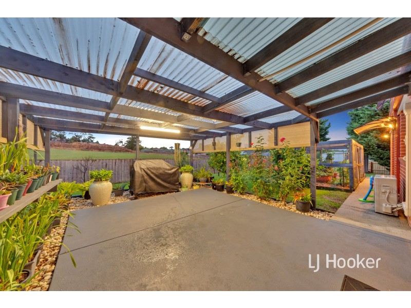 19 Pownceby Court, Pakenham VIC 3810