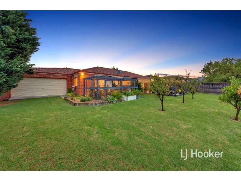 19 Pownceby Court, Pakenham VIC 3810