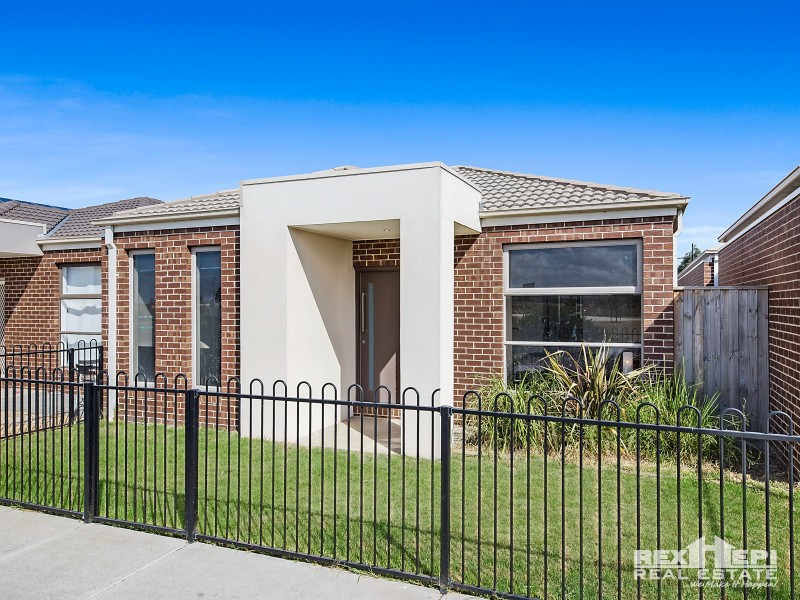 8 Coberley Way, Cranbourne North VIC 3977