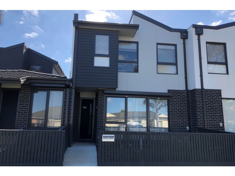 76A Hutchinson Drive, Lynbrook VIC 3975