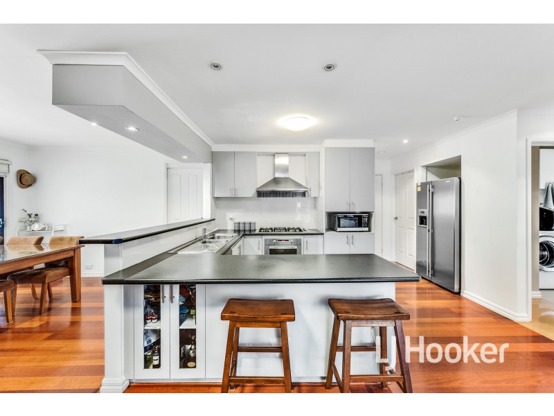 10 Adley Place, Hampton Park VIC 3976