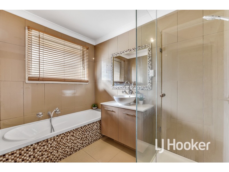 10 Adley Place, Hampton Park VIC 3976