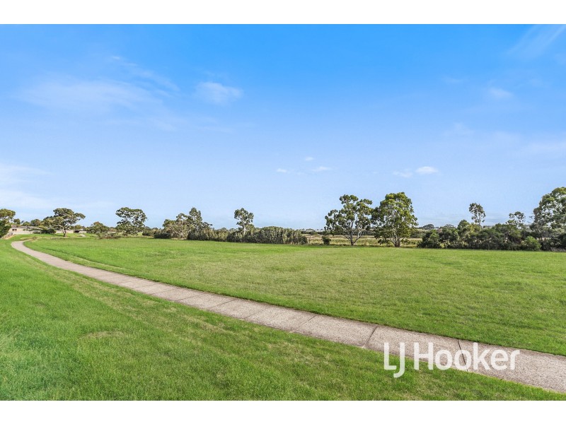 10 Adley Place, Hampton Park VIC 3976