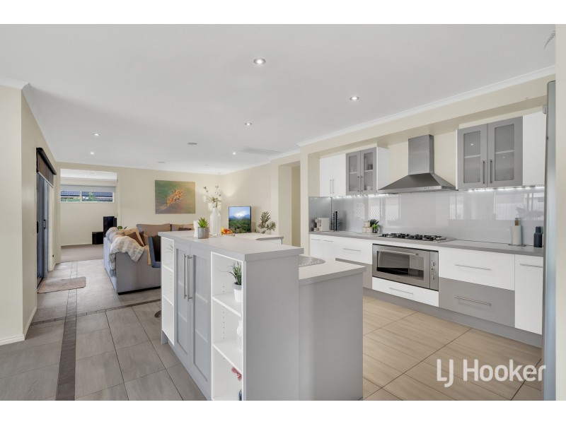 11 Charlwood Close, Lynbrook VIC 3975