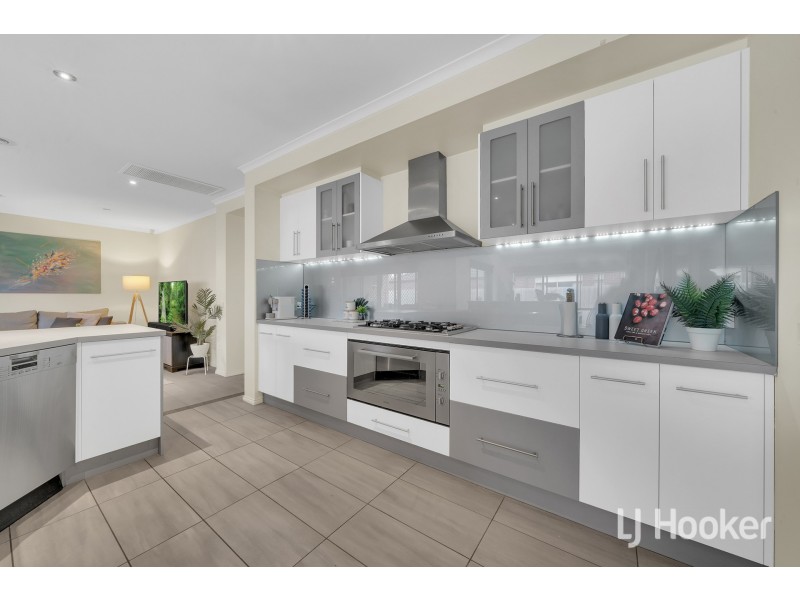 11 Charlwood Close, Lynbrook VIC 3975