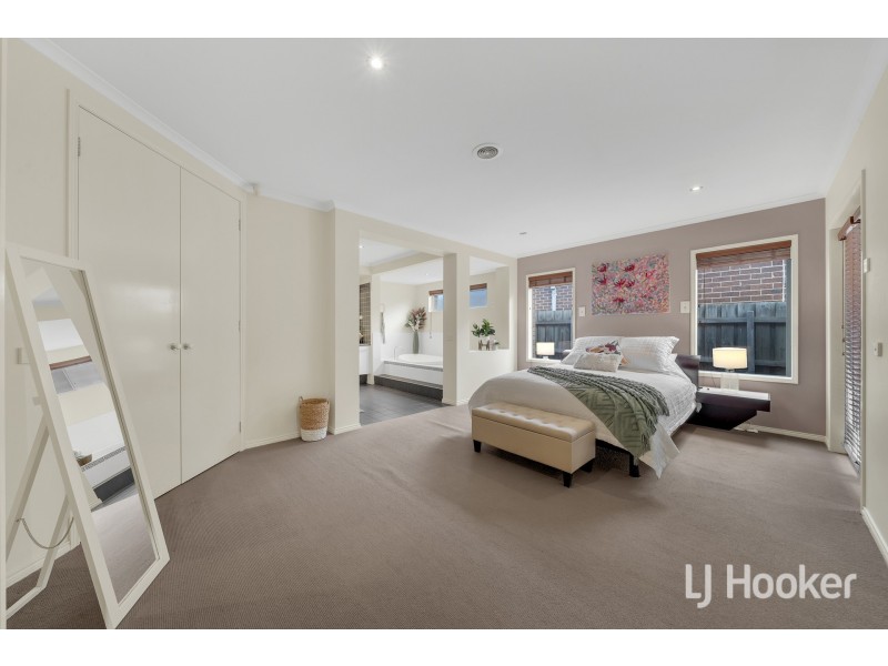 11 Charlwood Close, Lynbrook VIC 3975