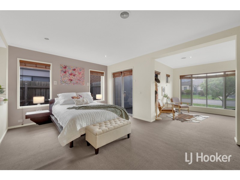 11 Charlwood Close, Lynbrook VIC 3975