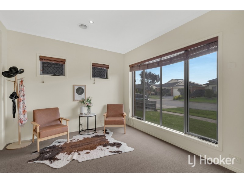 11 Charlwood Close, Lynbrook VIC 3975
