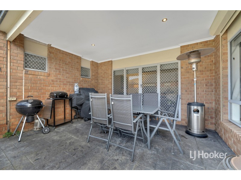 11 Charlwood Close, Lynbrook VIC 3975