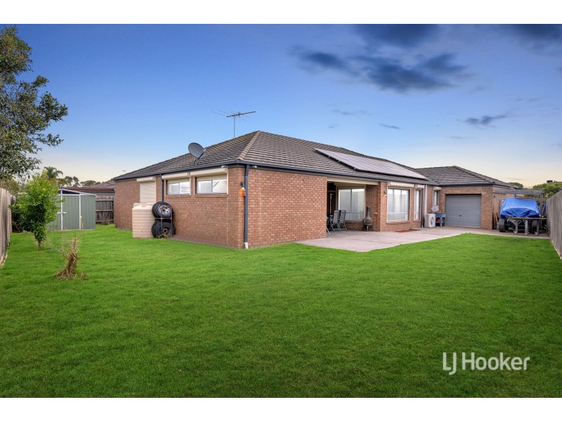11 Charlwood Close, Lynbrook VIC 3975