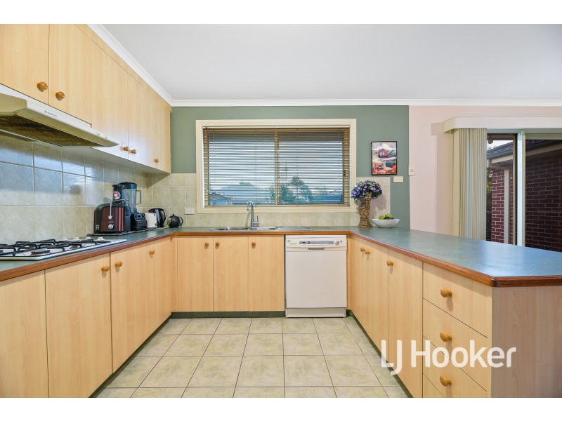 10 Grice Quadrant, Pakenham VIC 3810
