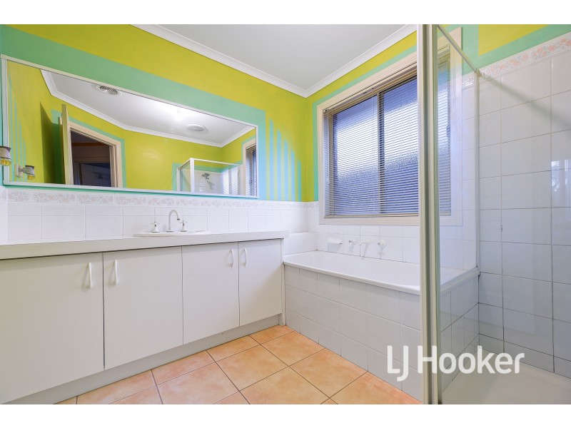 10 Grice Quadrant, Pakenham VIC 3810