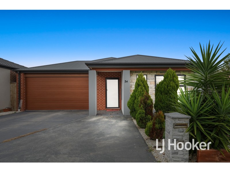 34 St Clair Avenue, Cranbourne West VIC 3977