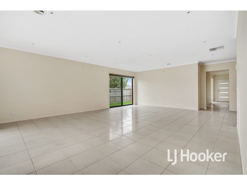 34 St Clair Avenue, Cranbourne West VIC 3977