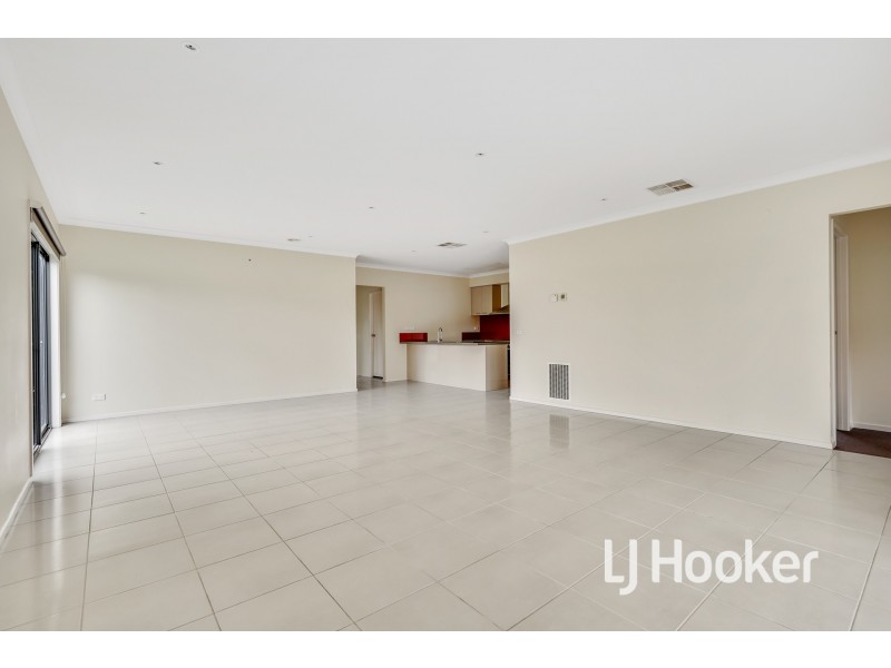 34 St Clair Avenue, Cranbourne West VIC 3977