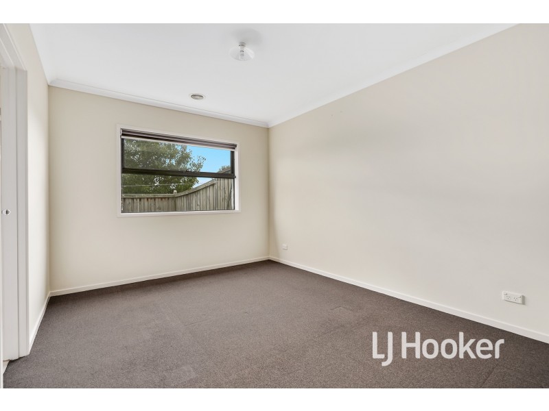 34 St Clair Avenue, Cranbourne West VIC 3977