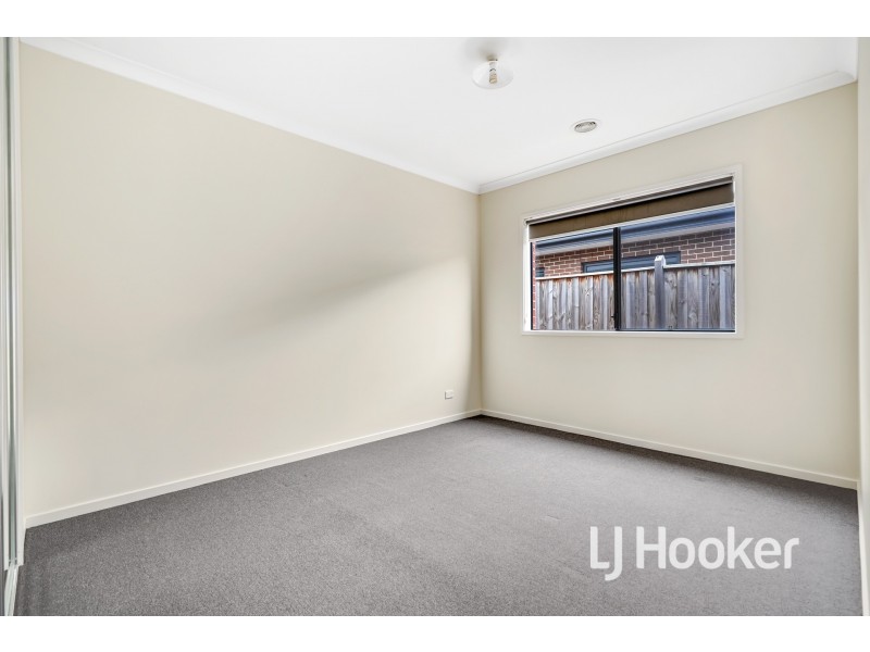 34 St Clair Avenue, Cranbourne West VIC 3977