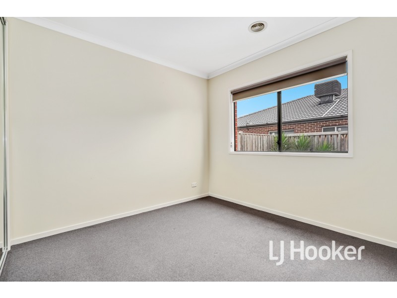 34 St Clair Avenue, Cranbourne West VIC 3977