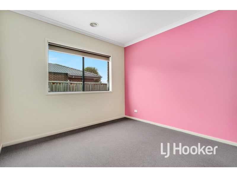 34 St Clair Avenue, Cranbourne West VIC 3977