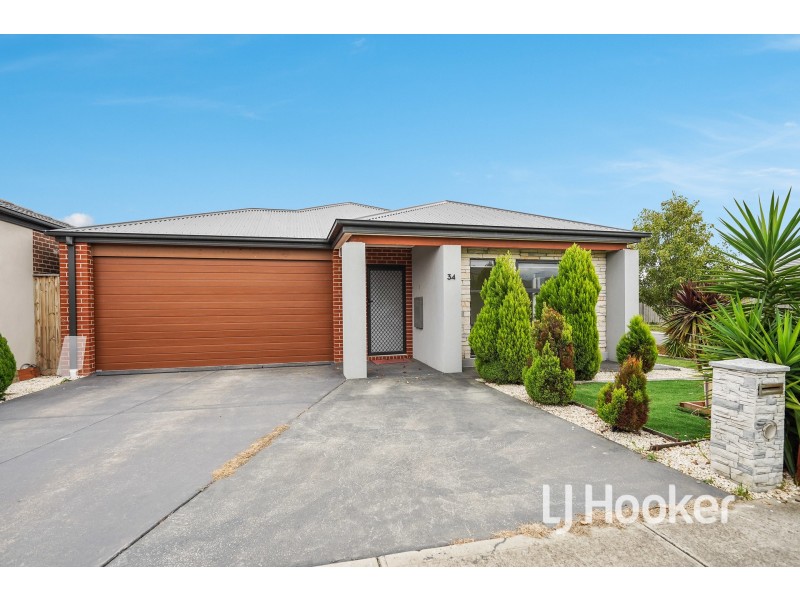 34 St Clair Avenue, Cranbourne West VIC 3977