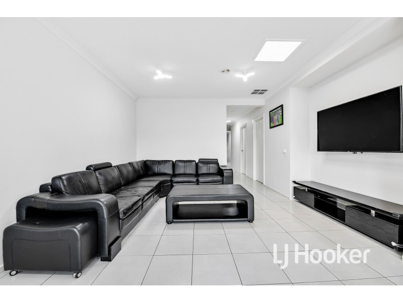 18 Portrait Place, Clyde North VIC 3978