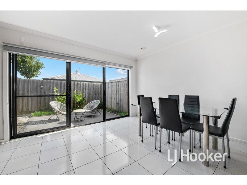 18 Portrait Place, Clyde North VIC 3978