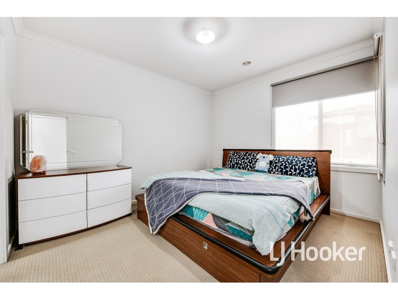 18 Portrait Place, Clyde North VIC 3978