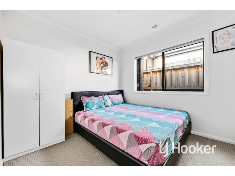 18 Portrait Place, Clyde North VIC 3978