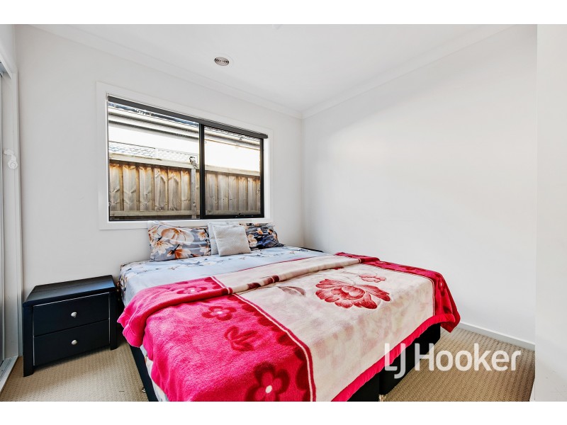 18 Portrait Place, Clyde North VIC 3978