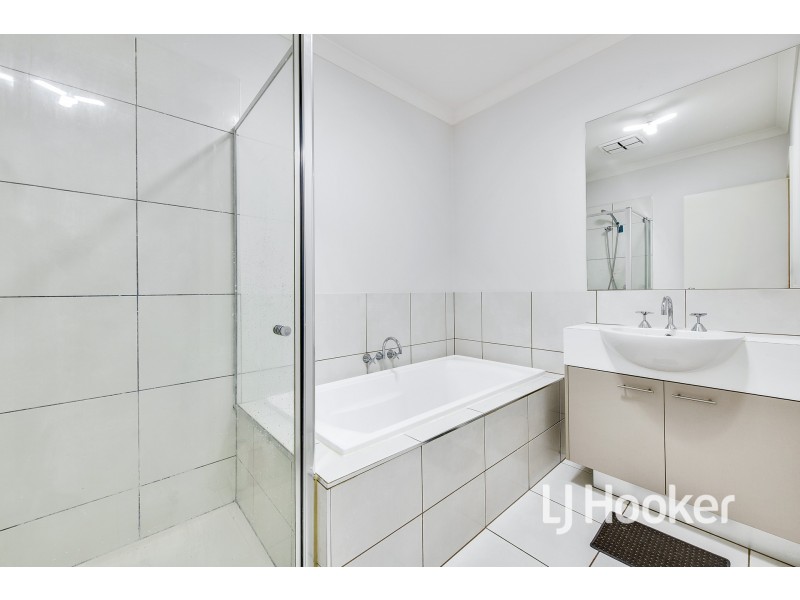 18 Portrait Place, Clyde North VIC 3978