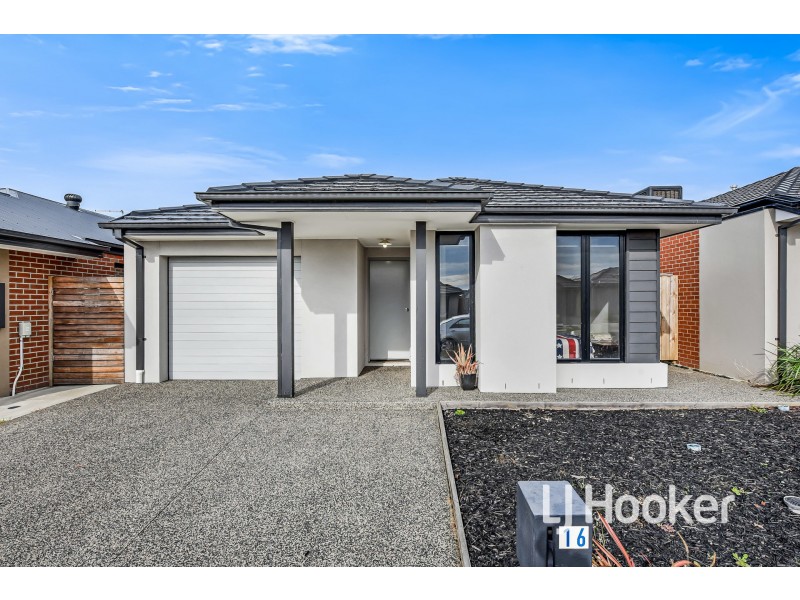 16 Flanker Way, Clyde VIC 3978